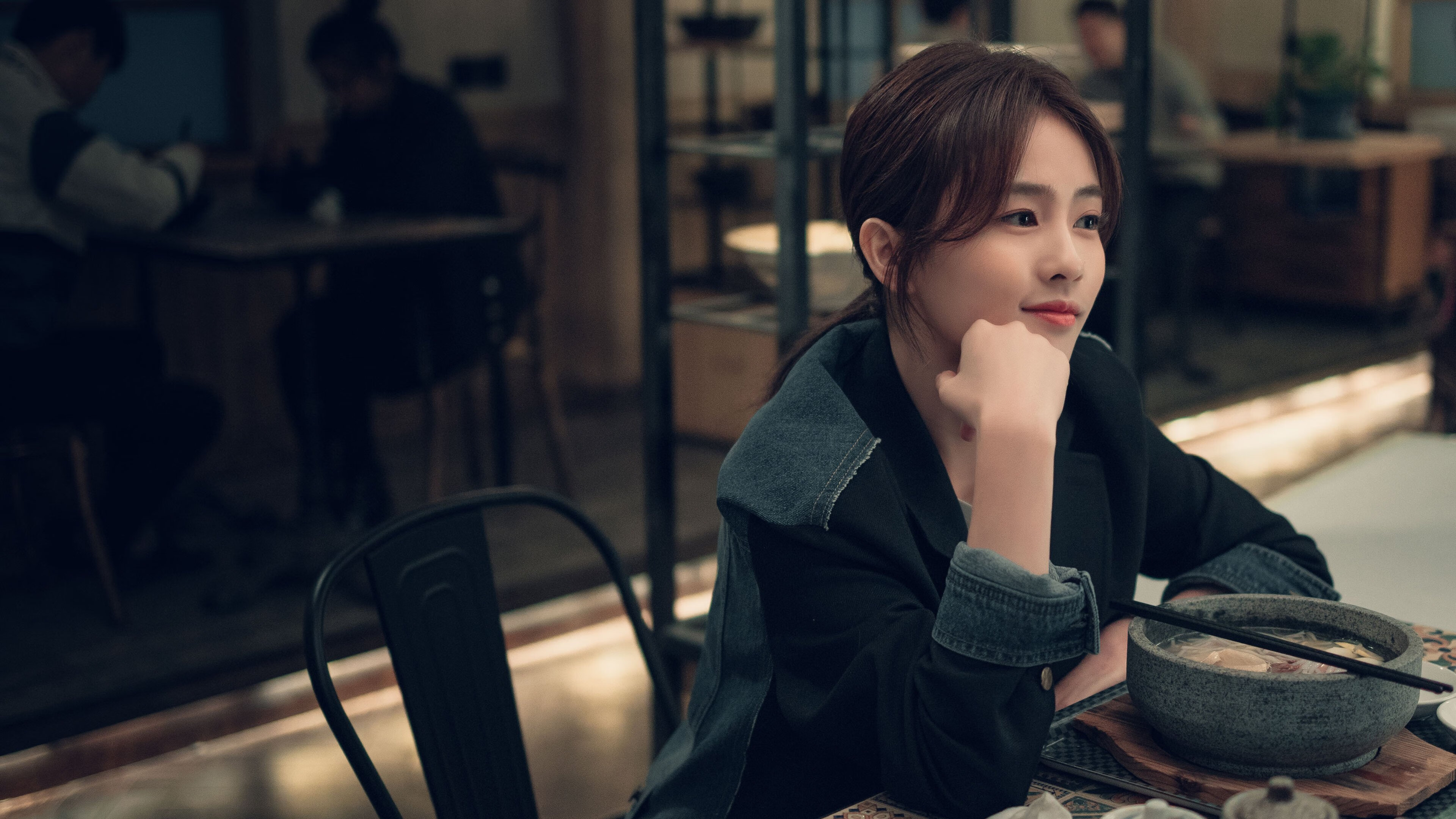 勒沃库森阵地战传控打法稳定推进,勒沃库森阵型